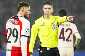 LOL台服官网下载地址-包含欧冠赛后再迎强敌，费耶诺德再遭质疑，主帅态度——引发热议，轮换策略成焦点的词条