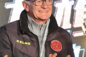 LOL台服官网下载地址-包含国际米兰训练开放日，集结日外线爆发引欢呼，足总杯在即，年轻球员得到机会的词条